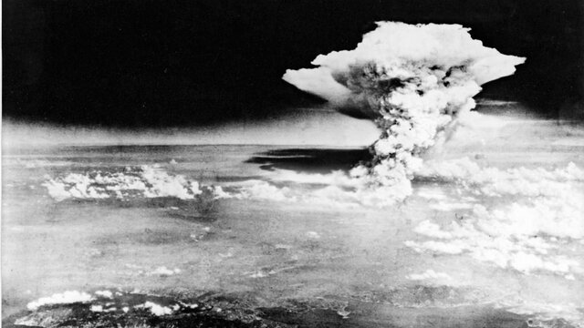 Atombombene slippes over Hiroshima, Japan
