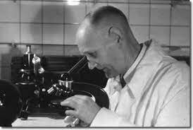 Gerhard Domagk desrrollla una quimioterapia para streptococcus