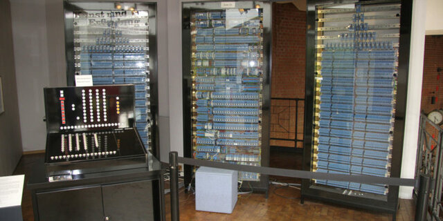 EL PRIMER COMPUTADOR