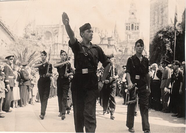 Fundación de la Falange Española por J.A. Primo de Rivera.