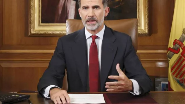 Felipe VI lanza un mensaje extraordinario a la nación a causa de la celebración un referéndum de autodeterminación ilegal  convocado por el Gobierno de Cataluña