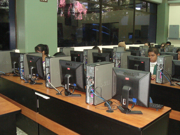 Inicia Era de Computación