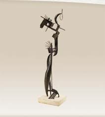 Dona davant el mirall