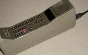 PRIMER TELEFONO CELULAR por Motorola