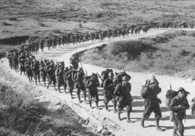 I TEDESCHI ATTACCANO I FRANCESI E GLI INGLESI ATTACCANO LA SOMME