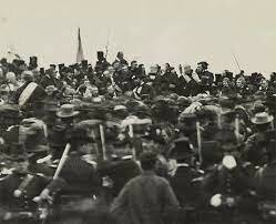 Lincoln gives his Gettysburg Address