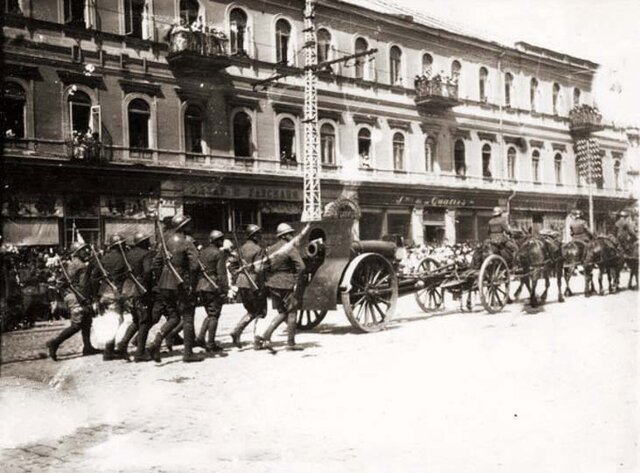 Poles move toward Kiev