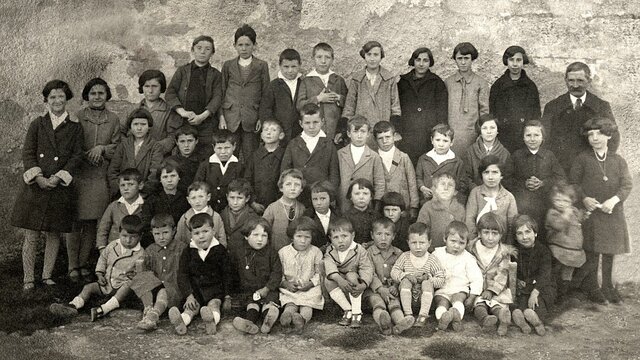 inicia la primera escuela pública en Europa