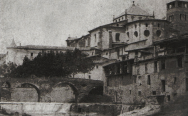 Construcció d’una adoberia comunal.