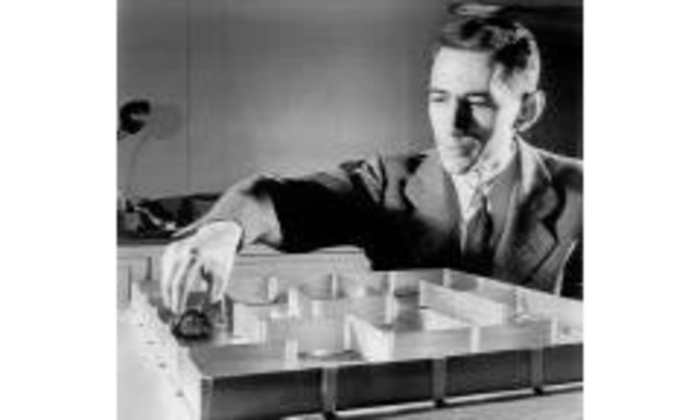 1er ratón electrico.