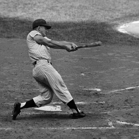 Roger Maris breaks a record