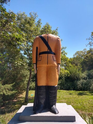 Estátua de Genuíno Sampaio é vandalizada