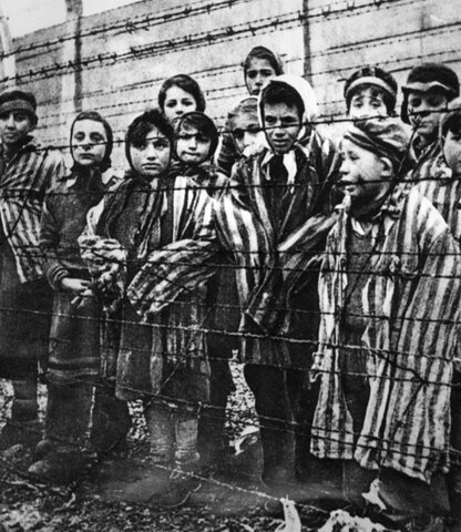 Gli ebrei vengono deportati nei campi di concentramento e sterminio