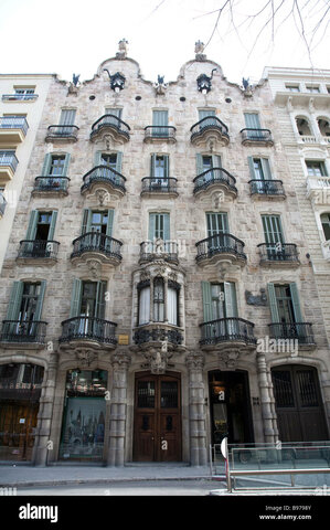 He finishes the works of the Calvet House.