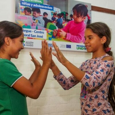 Timeline: Actividad 3 - Recorriendo los enfoques de la atención psicosocial     POR : ALEXANDRA CAMACHO VEGA