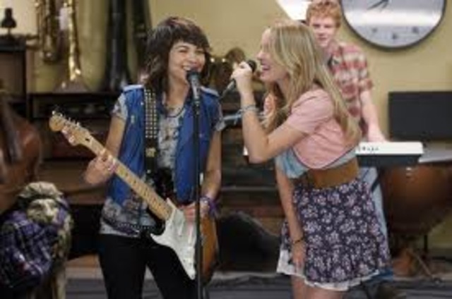 Bridgit Mendler Stars in Lemonade Mouth