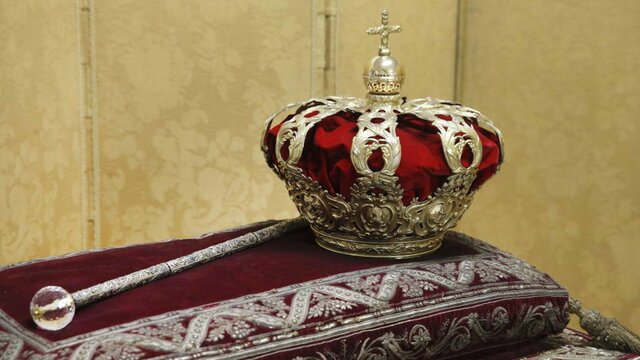 La Monarquía Española baja