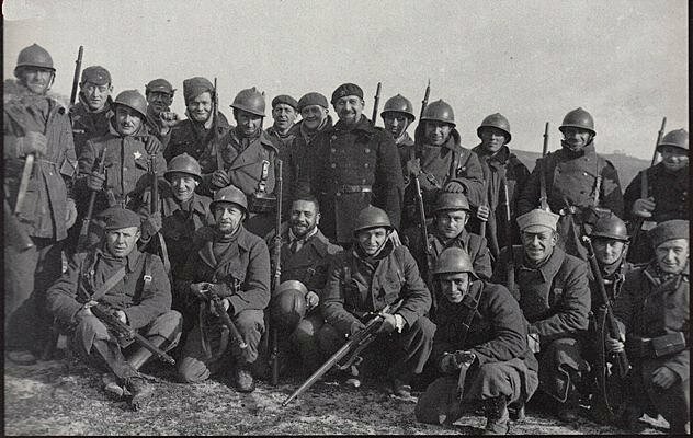 La URSS envía sus primeros equipos de ayuda a los republicanos.&nbsp;