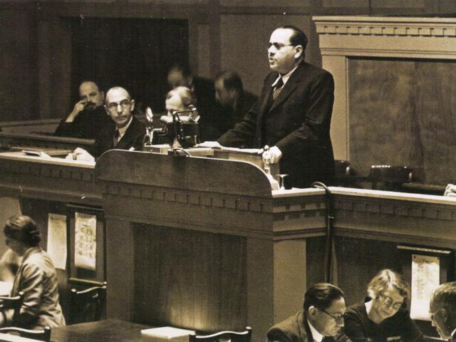 Juan Negrín nuevo presidente de la República (mayo)