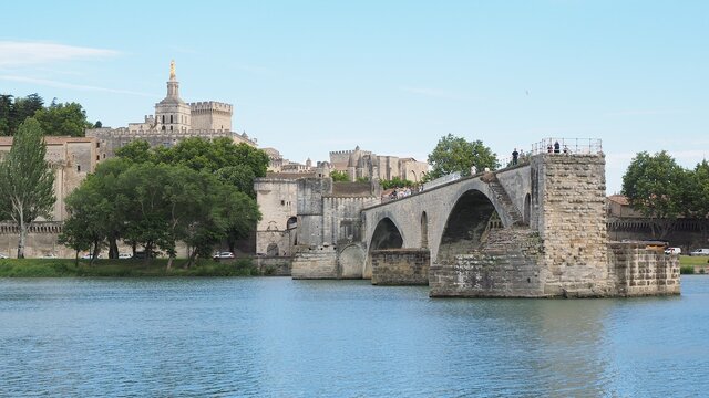 Inaugurazione Ponte di Avignone (1185)