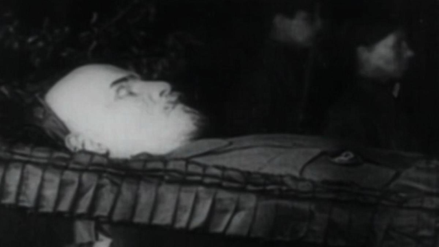 Lenin Dies