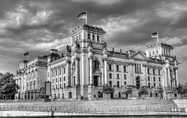 ENTRADA DE LOS NAZIS AL REICHSTAG