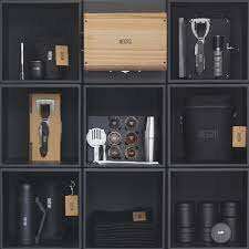 NegroTM: dos amigos apostaron al diseño con productos todos del mismo color