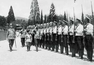 Tsar Nicholas II takes sole control of military operations