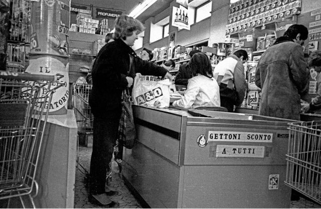 Big Grocery Stores make the Switch to Plastic