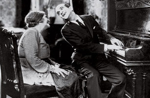 The Jazz Singer becomes the first talking picture