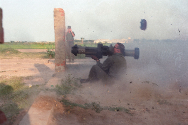 Premières tensions militaires