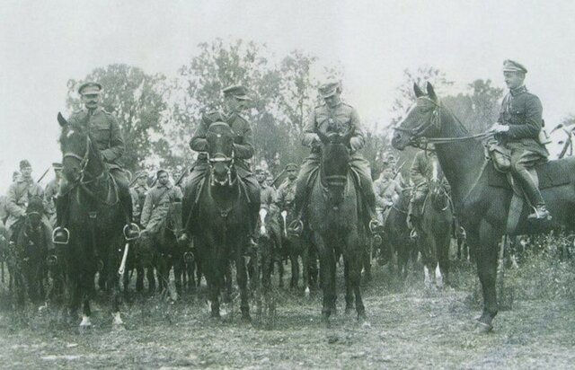 Soviets attempt to take Warsaw