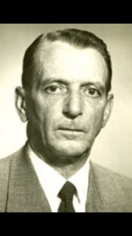 É contratado o diretor regional, Roberto Mange