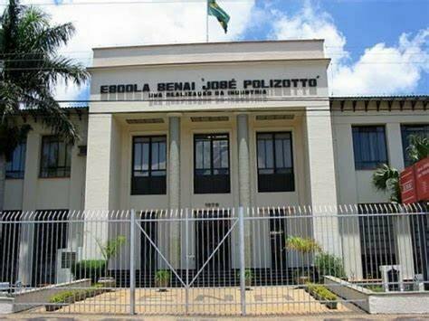 Familiar: Curso SENAI eletricista