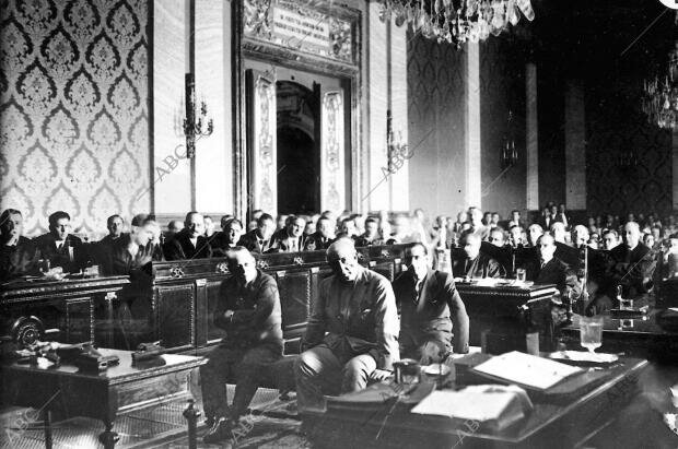 El general Sanjurjo da un golpe de estado.