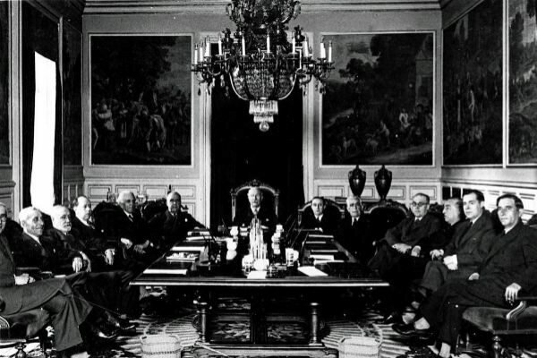 La entrada de ministros de la CEDA en el gobierno.