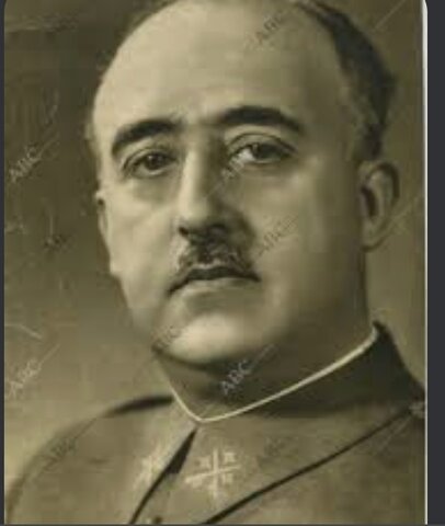 La creación de una dictadura militar