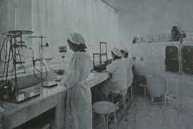 APARICIÓN DE LA INDUSTRIA FARMACÉUTICA