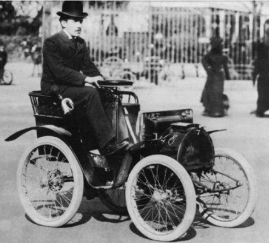 Se construye el primer automóvil Renault