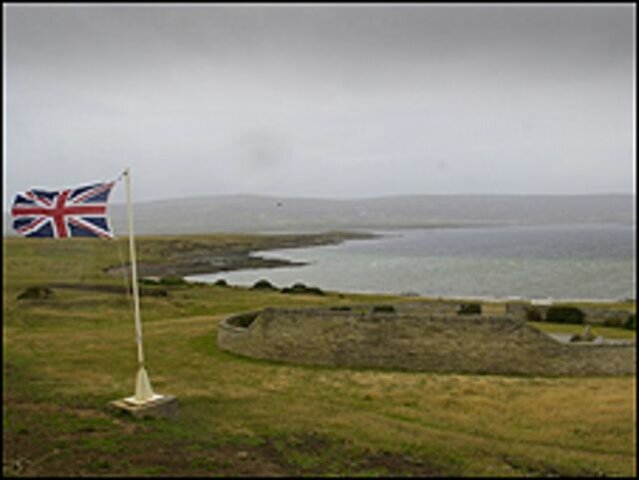 Expulsión de las autoridades nacionales y designación de un gobernador británico