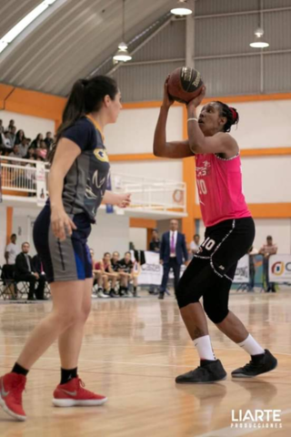 Se crea el primer reglamento oficial femenino.