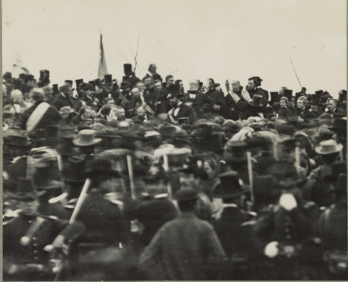 Lincoln gives his Gettysburg Address
