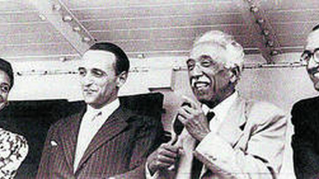 Alcalá Zamora es destituido como Presidente de la República. Manuel Azaña, nuevo Presidente de la República.