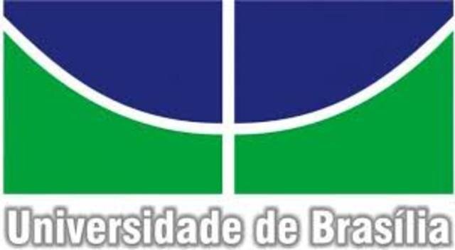 A Universidade de Brasília cria cursos veiculados por jornais e revistas.