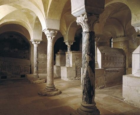 CRIPTA DE TEODEQUILDA MEROVINGIA, VII