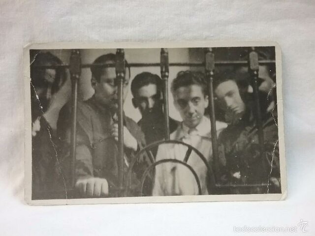 La Falange es declarada ilegal y su líder, José Antonio Primo de Rivera, encarcelado