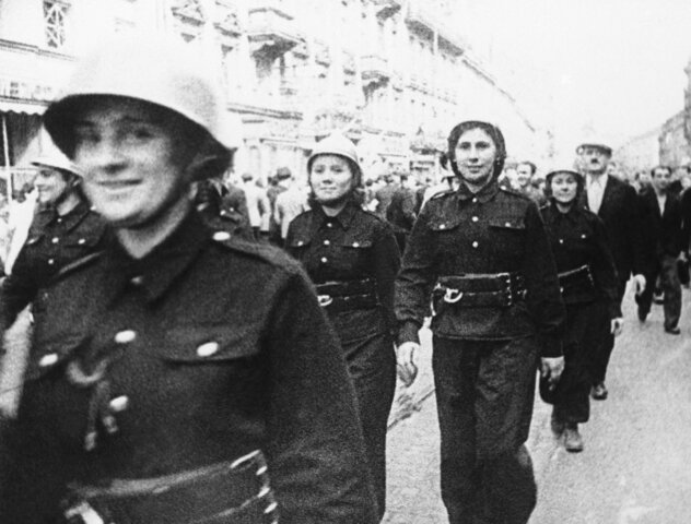 WWII: Polish Military Women, 16 September 1939.