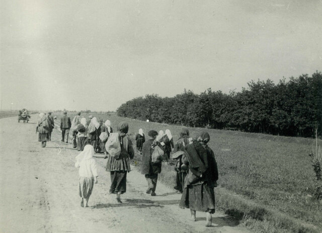 Hungry Ukrainian peasants in search of food during the Holodomor