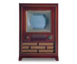 Se introduce al mercado la primer televisión.