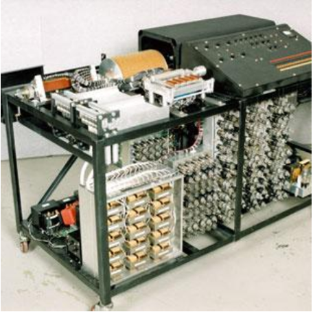 John Atanasoff invento una calculadora analógica.